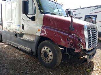  Salvage Freightliner Cascadia 1