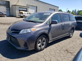  Salvage Toyota Sienna