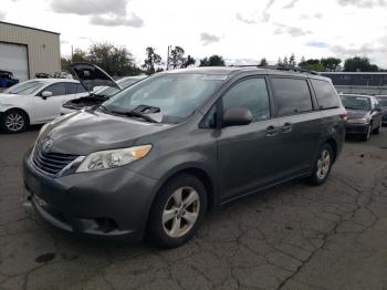  Salvage Toyota Sienna