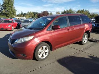  Salvage Toyota Sienna