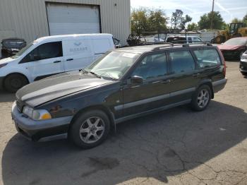  Salvage Volvo V70