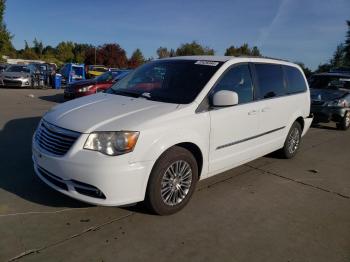  Salvage Chrysler Minivan