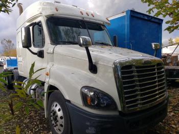  Salvage Freightliner Cascadia 1