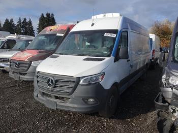  Salvage Mercedes-Benz Sprinter