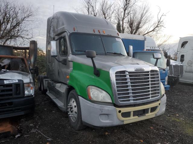  Salvage Freightliner Cascadia 1