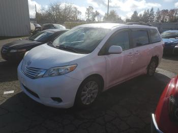  Salvage Toyota Sienna