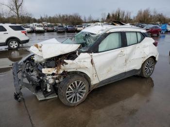  Salvage Nissan Kicks