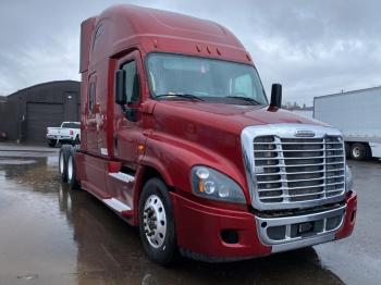  Salvage Freightliner Cascadia 1
