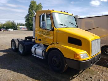  Salvage Volvo Vn