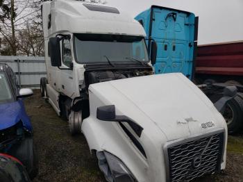  Salvage Volvo Vn