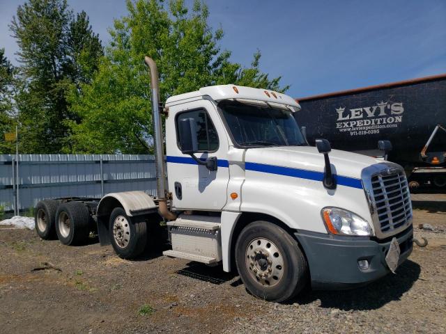 Salvage Freightliner Cascadia 1