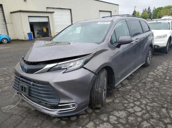  Salvage Toyota Sienna