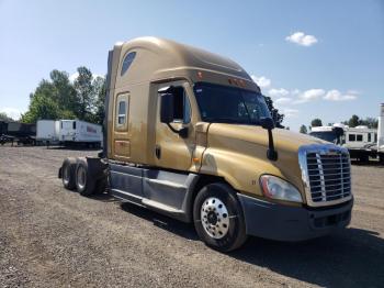  Salvage Freightliner Cascadia 1
