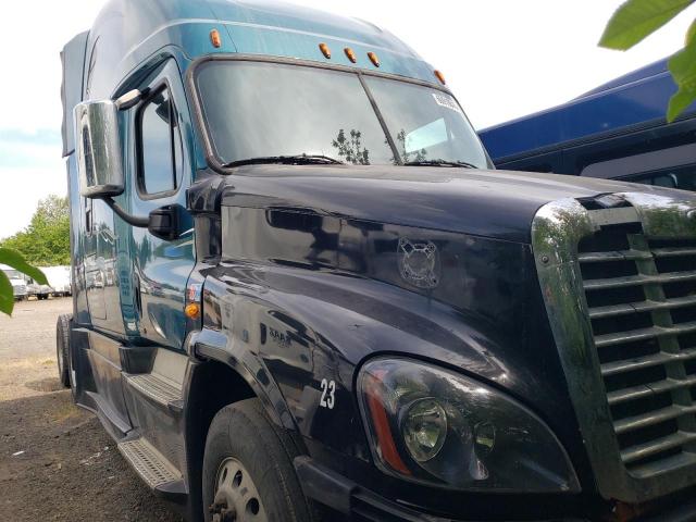  Salvage Freightliner Cascadia 1