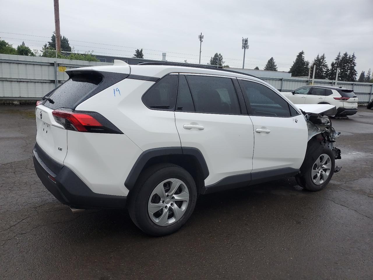 Toyota RAV4 Le Image 3