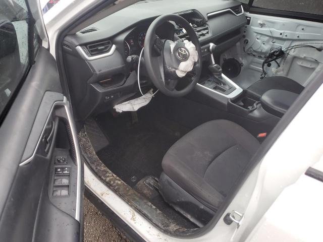 Toyota RAV4 Le Image 10