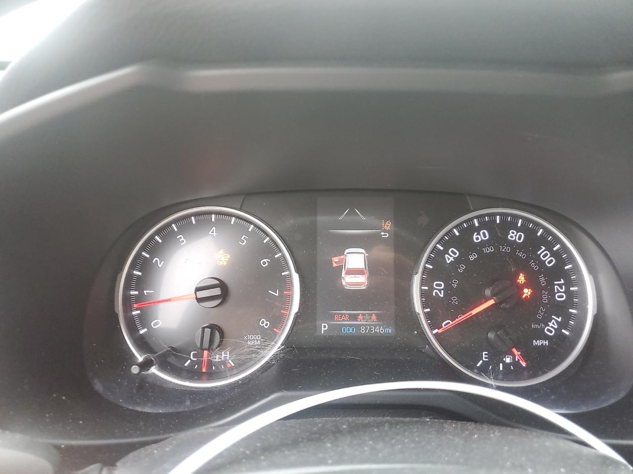 Toyota RAV4 Le Image 8