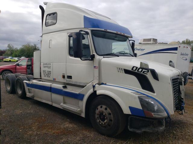  Salvage Volvo Vnl