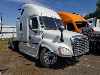 Salvage Freightliner Cascadia 1