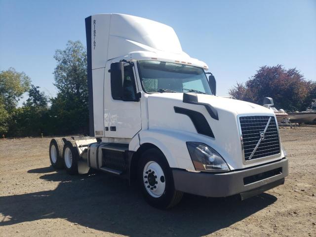  Salvage Volvo Vnl