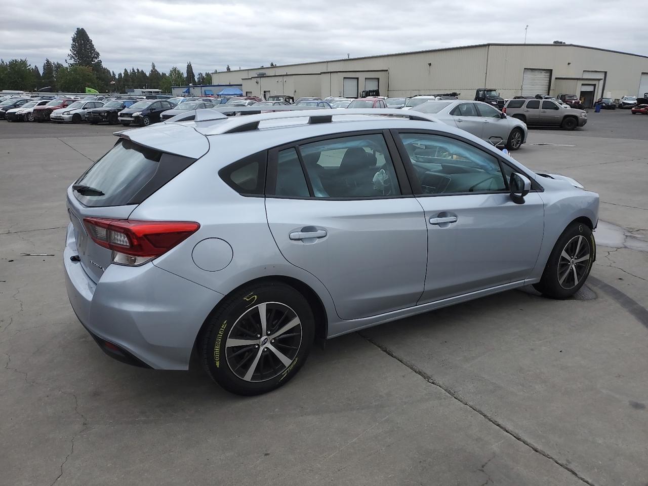 Subaru Impreza Premium Image 2