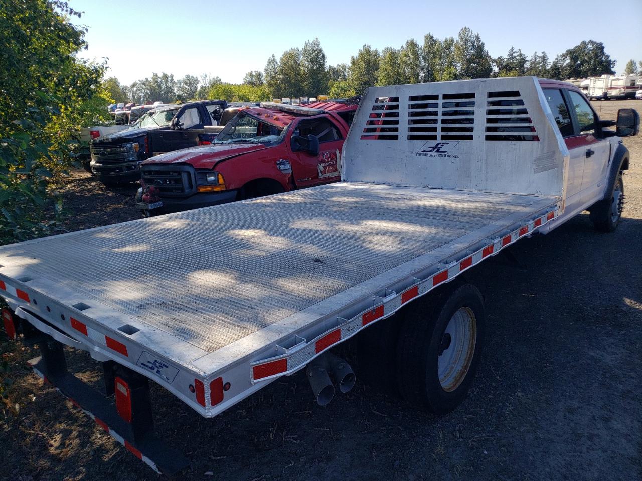 Ford F-550 Super Duty Image 11