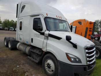  Salvage Freightliner Cascadia 1