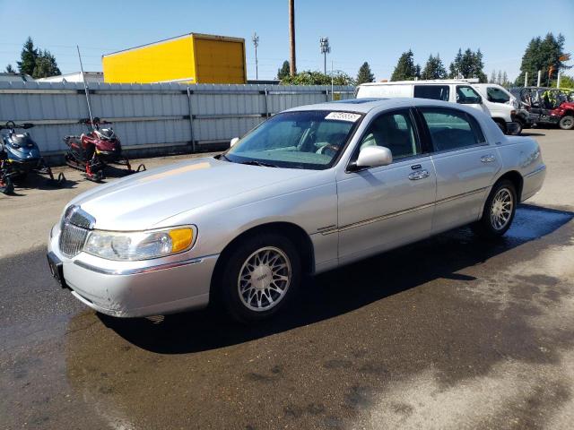  Salvage Lincoln Towncar