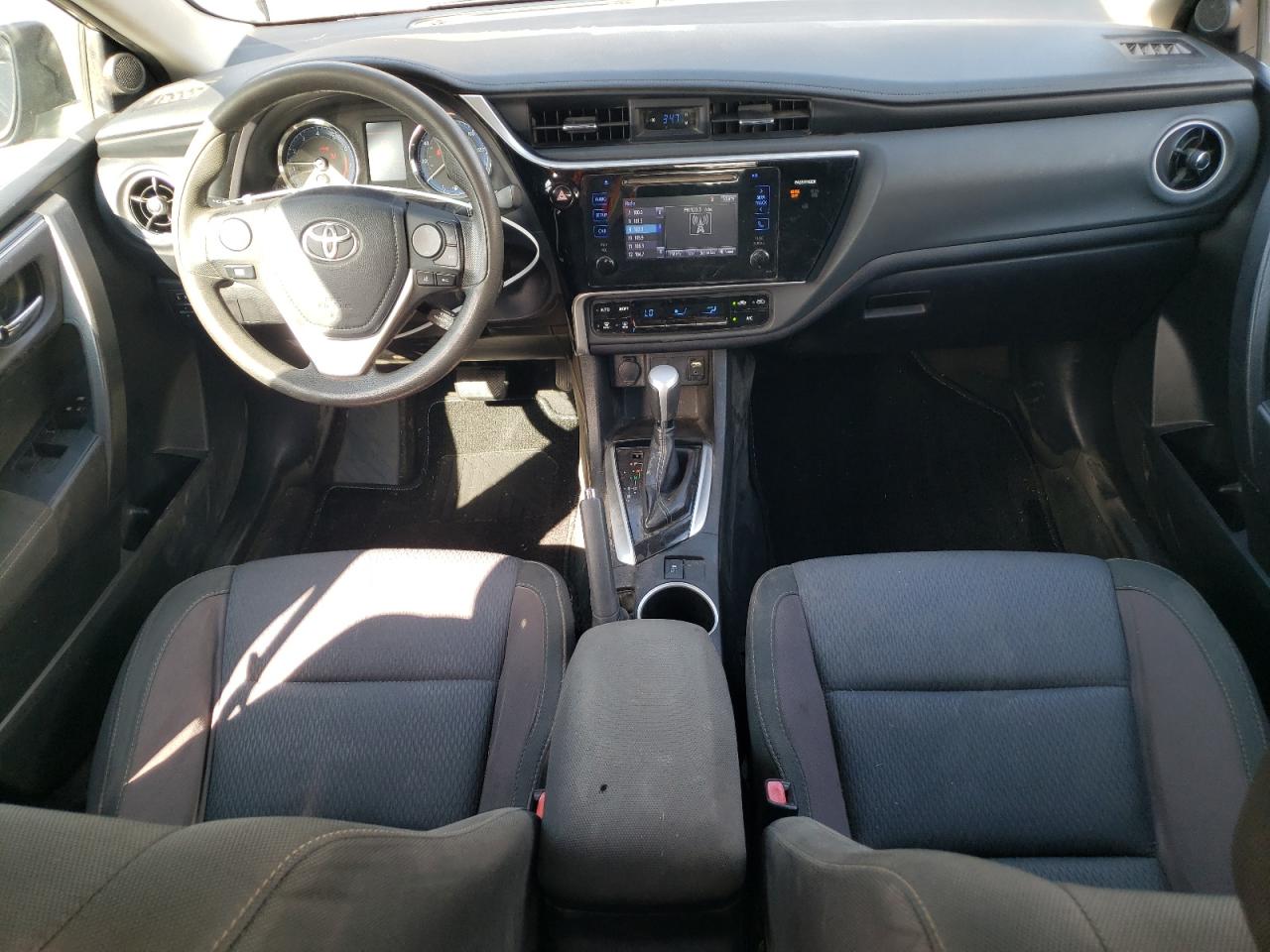 Toyota Corolla L Image 7