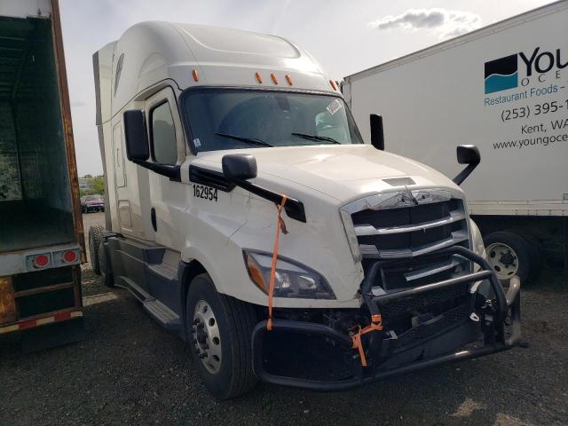  Salvage Freightliner Cascadia 1