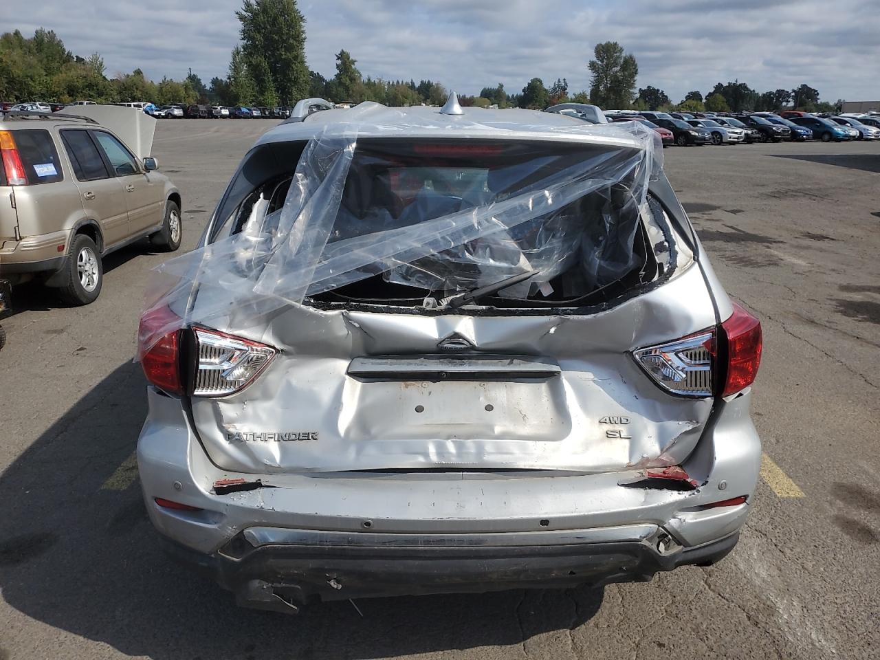 Nissan Pathfinder S Image 2