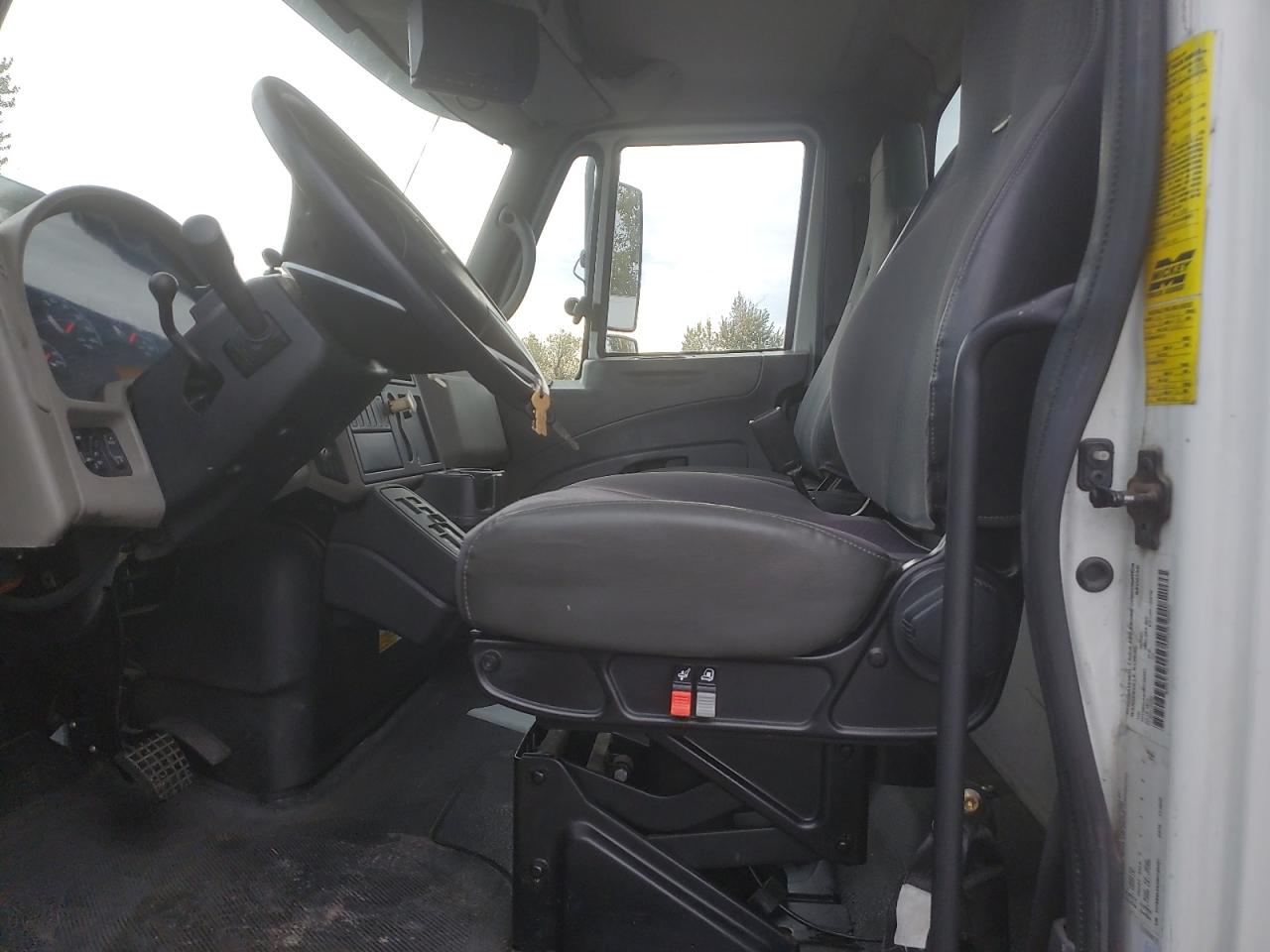 International 4300 4300 Image 11