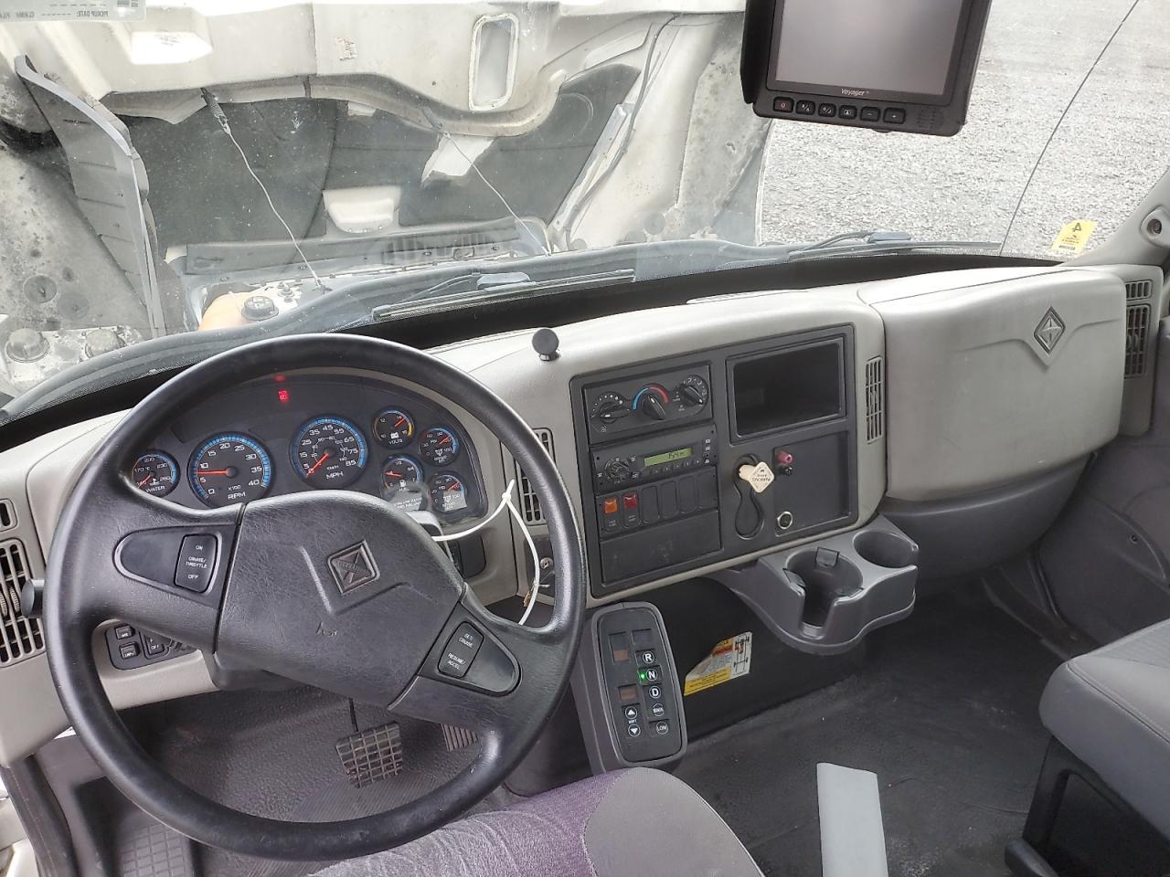 International 4300 4300 Image 3