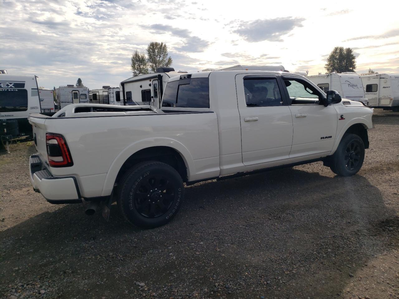 Ram 3500 Laramie Image 3