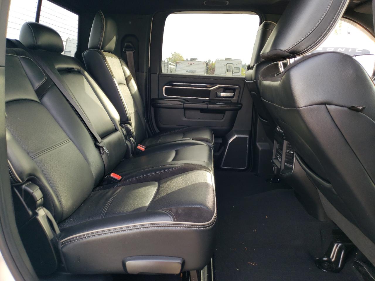 Ram 3500 Laramie Image 12
