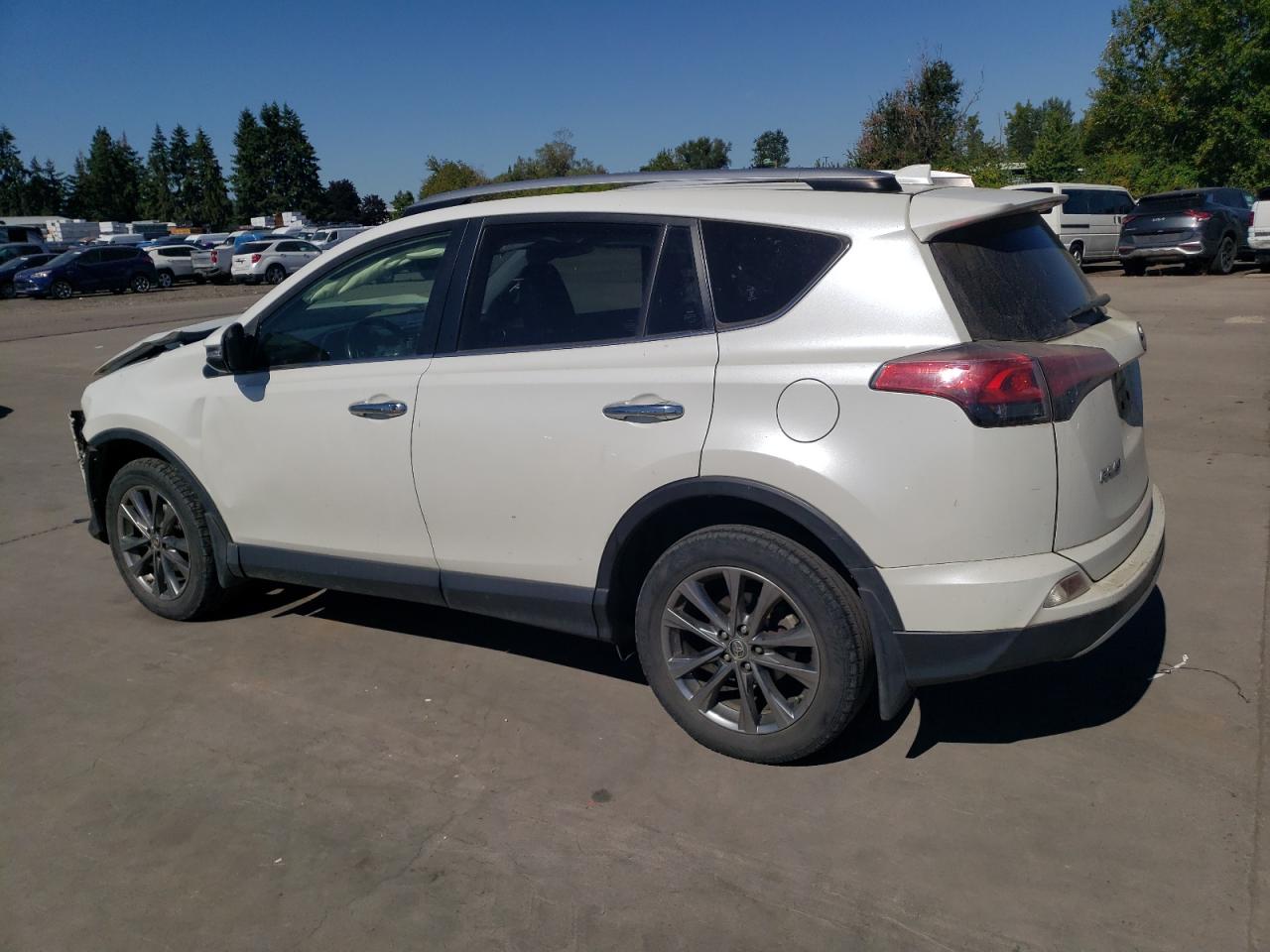 Toyota RAV4 Limited Image 8