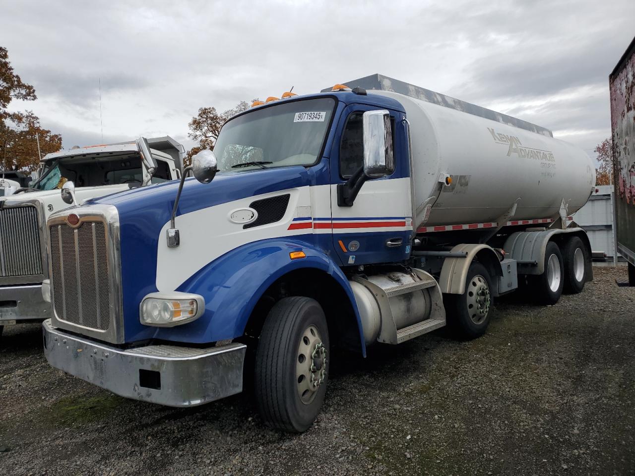 Peterbilt Tractor 567 Image 4