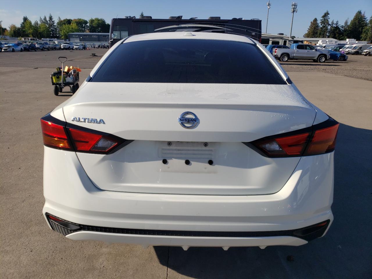 Nissan Altima S Image 8