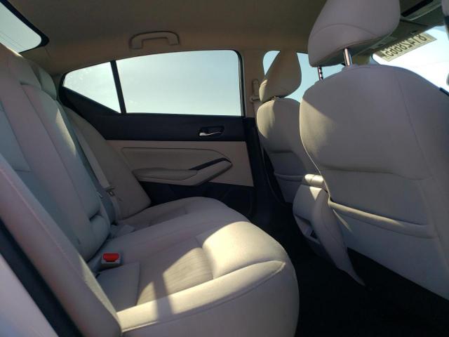 Nissan Altima S Image 6