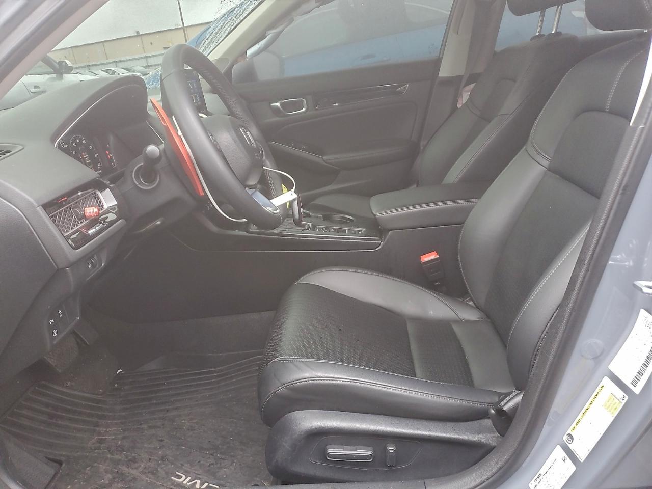 Honda Civic Touring Image 2