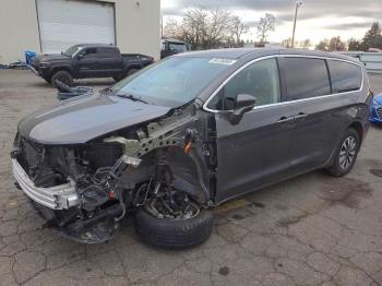  Salvage Chrysler Pacifica