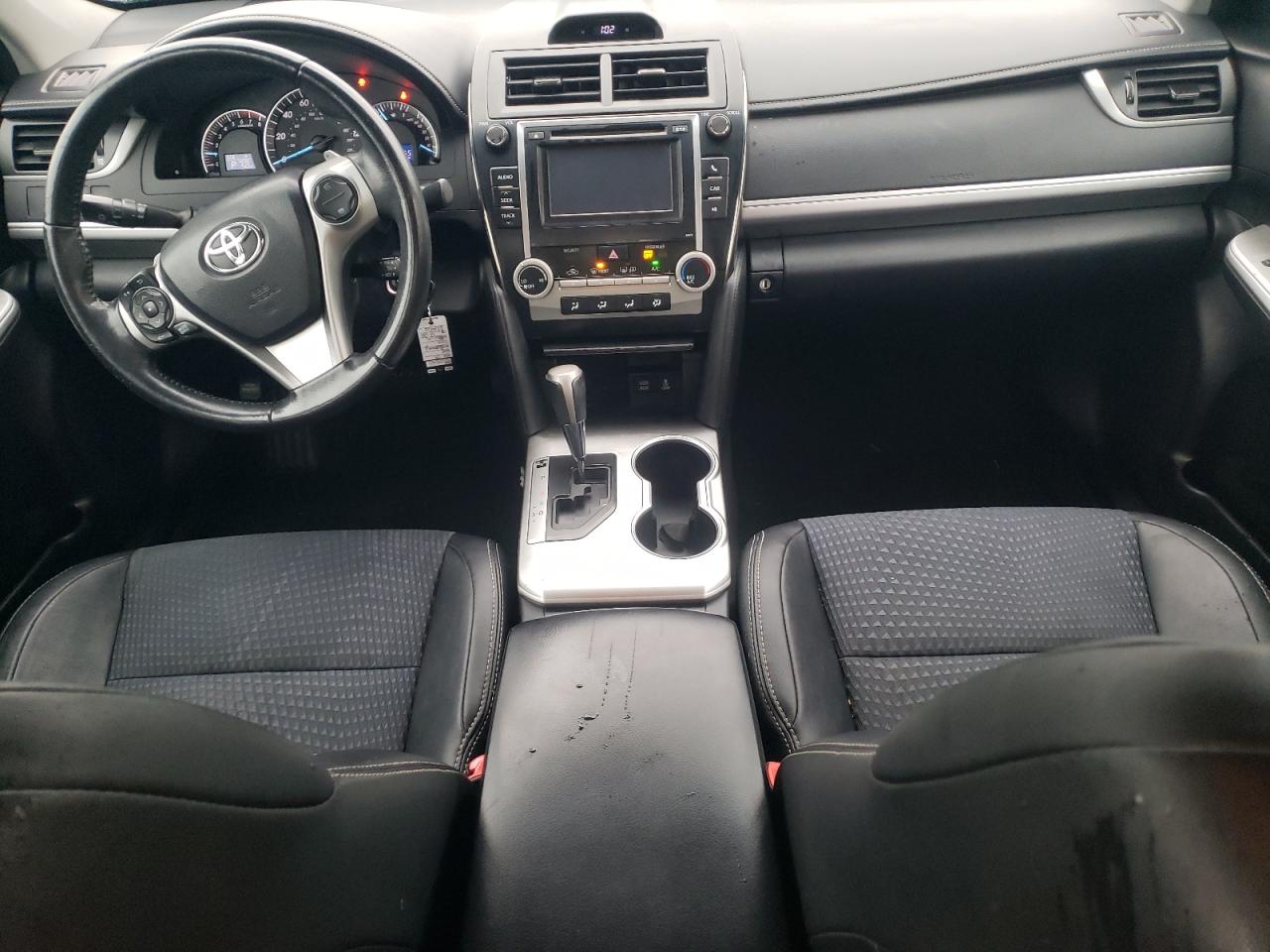 Toyota Camry L Image 9