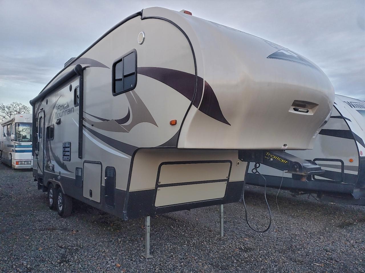 Yvqh Fifth Whee Image 1