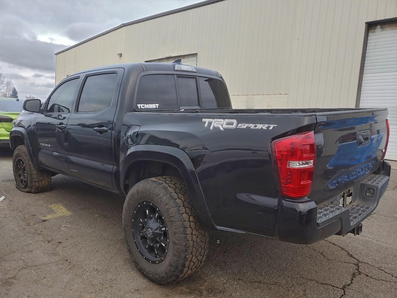 Toyota Tacoma Double Cab Image 2