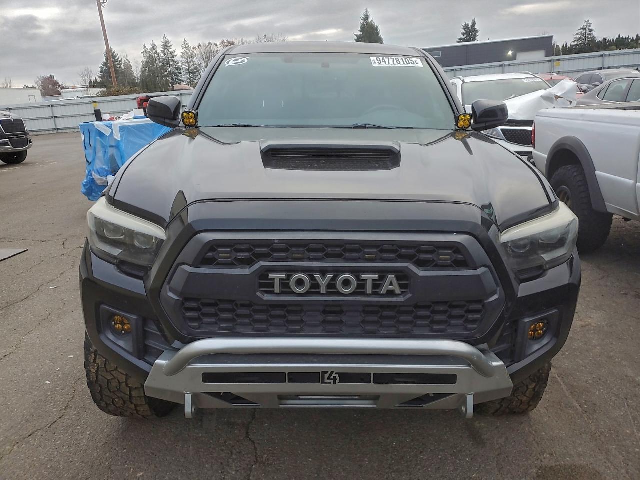 Toyota Tacoma Double Cab Image 9