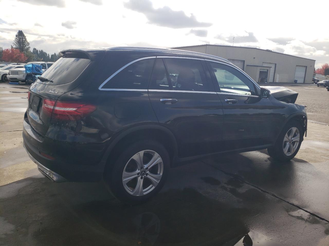 Mercedes-Benz GLC 300 4matic Image 4