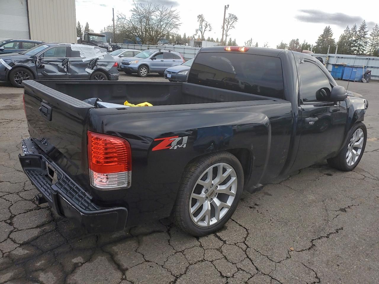 Chevrolet Silverado K1500 Image 3