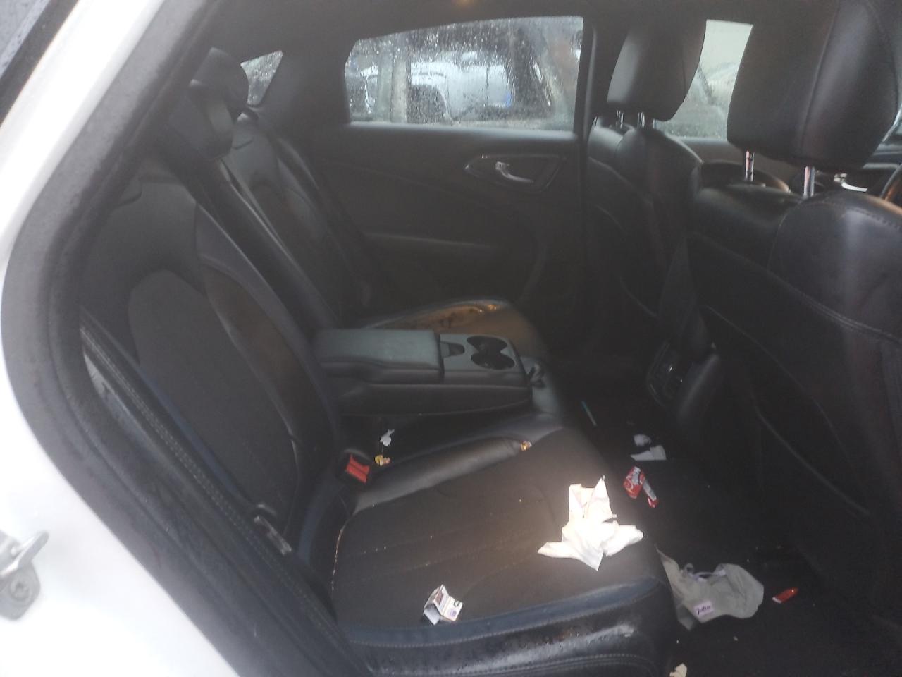 Chrysler 200 S Image 11