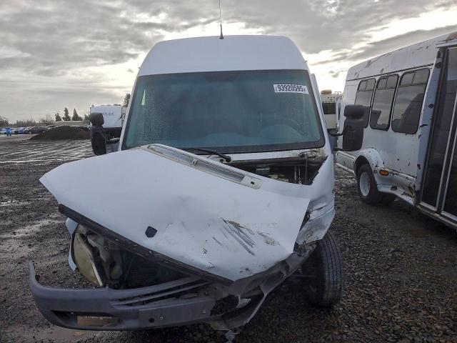 Dodge Sprinter 3500 Image 12