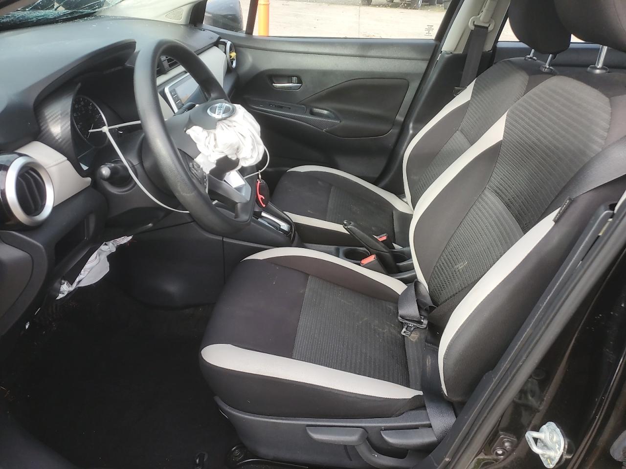 Nissan Versa Sv Image 9